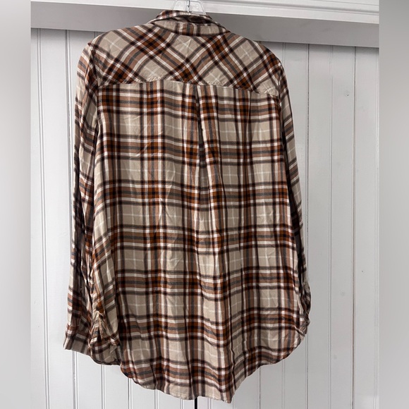 Lightweight button up plaid shirt - Picture 2 of 3